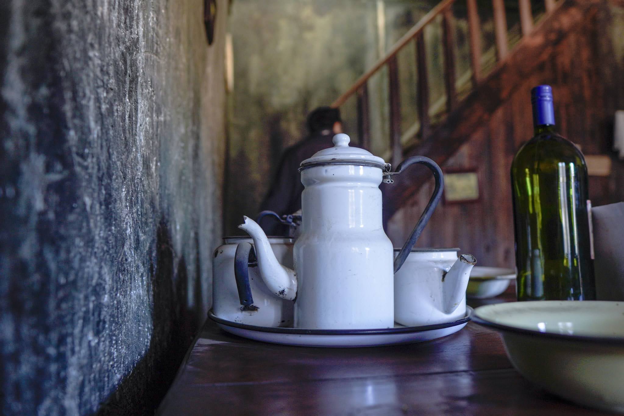 Teteras enlozadas vinculadas a la cultura gastronómica de Lota